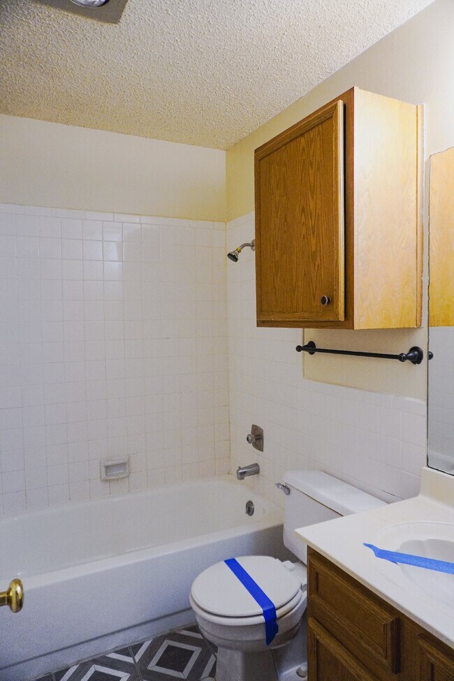 Building Photo - Universal City 3 Bedroom, 2 Bath, Single Story