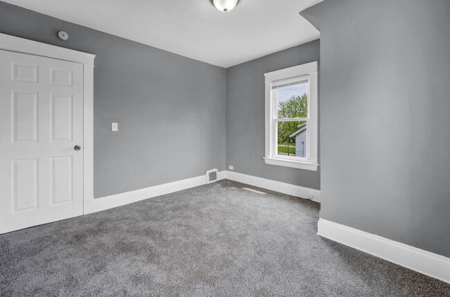 Building Photo - 12405 Rexford Ave