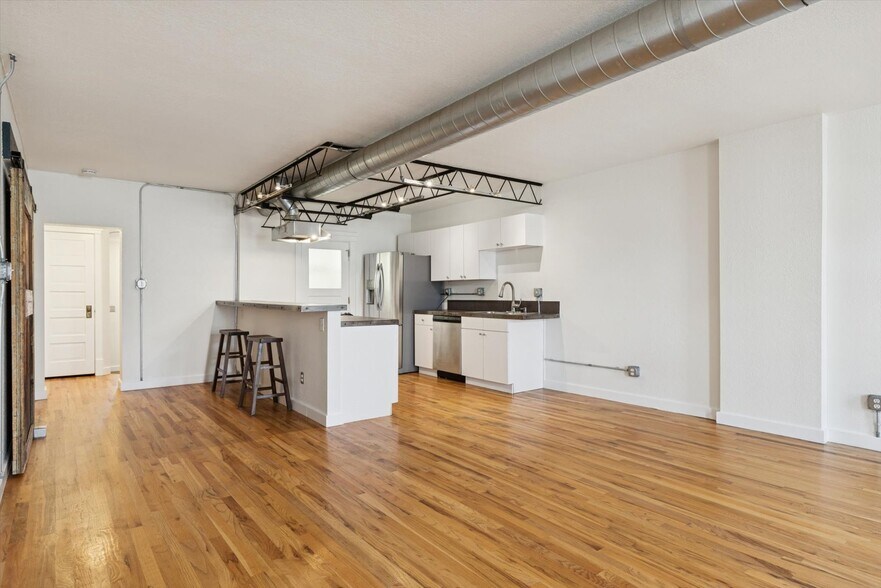 Building Photo - 117 Elati St Unit #2