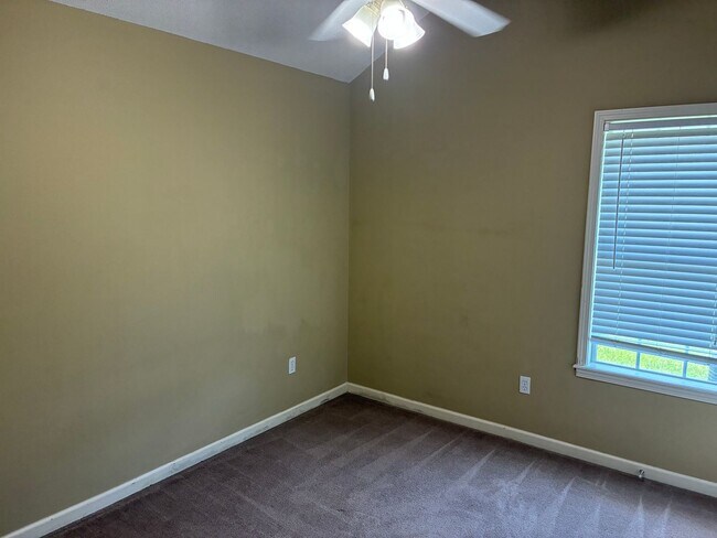 Building Photo - 112 Eagle Pt Lp