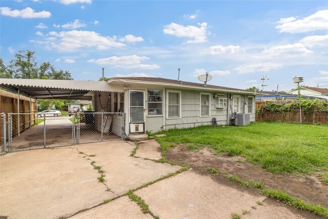 Building Photo - 7410 Buena Vista St