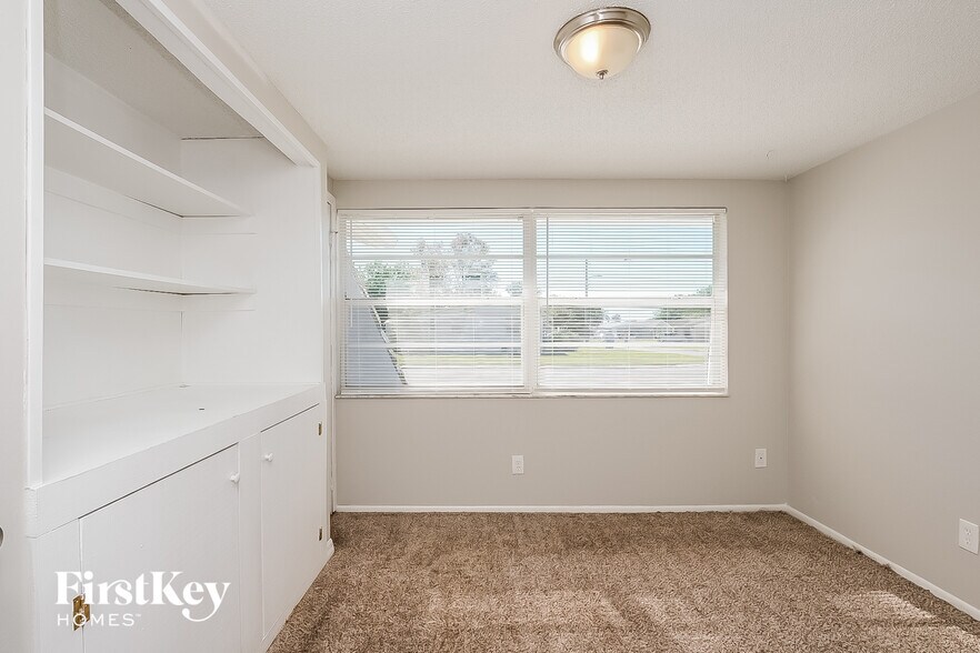 Building Photo - 3243 Allandale Dr