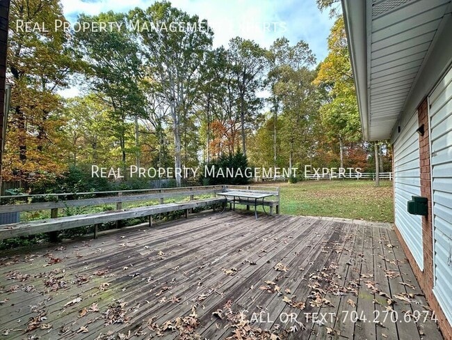 Building Photo - 4237 Rocky River Rd