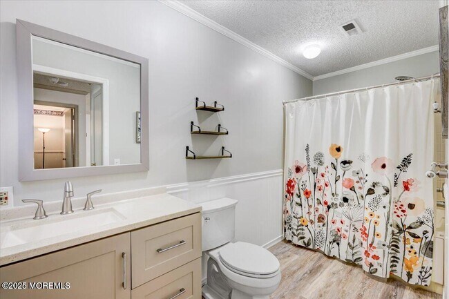 Building Photo - 5 Portland Ct