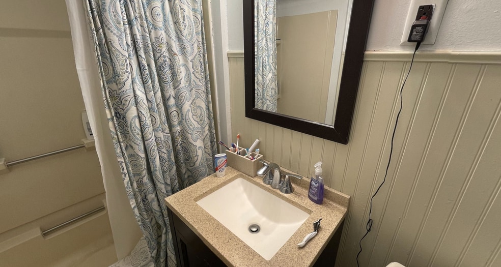 Building Photo - 14 Dow St