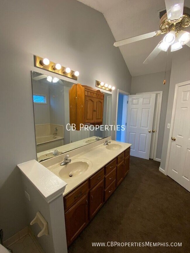 Building Photo - 6890 Water Point Cove E