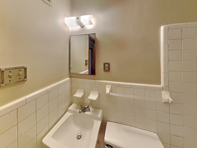 Building Photo - 3328 Shuster Cove