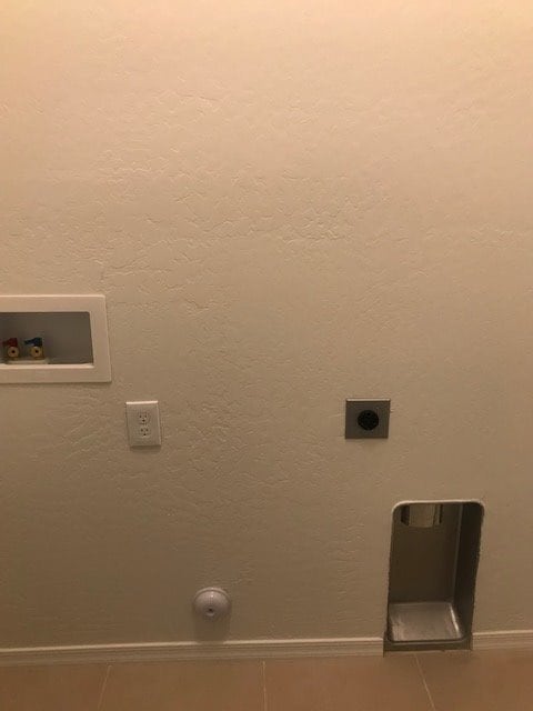 Building Photo - Occupied Do Not Disturb Tenant.....Like Ne...