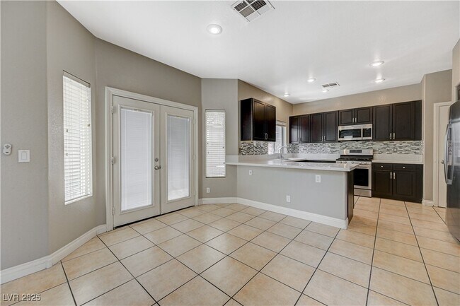 Building Photo - 971 Whispering Grove Ave