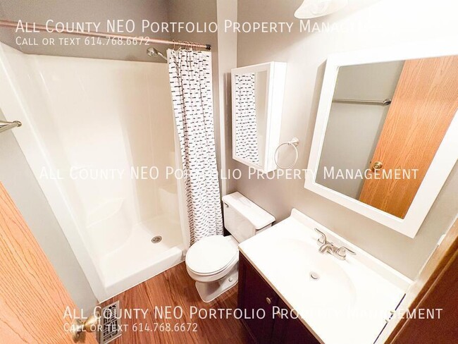 Building Photo - 522 Warwick Ln