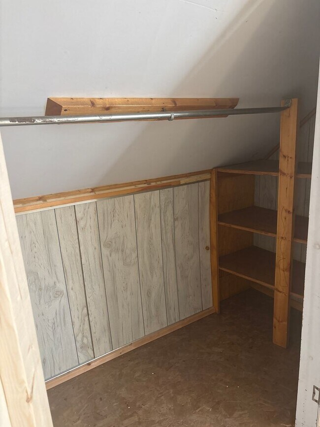 Building Photo - 1 Bedroom 1 Bath 2 Story Cottage-Suburban SD