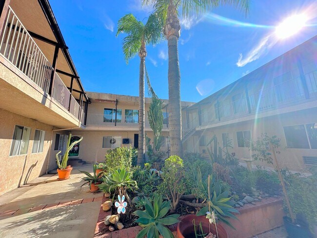 Building Photo - Highly updated 1bd/1ba in Canoga Park, Chatsworth adjacent! Parking included