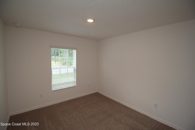 Building Photo - 256 Trembley Ave SW