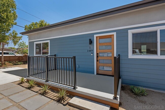 Building Photo - 1489 Fern Ave