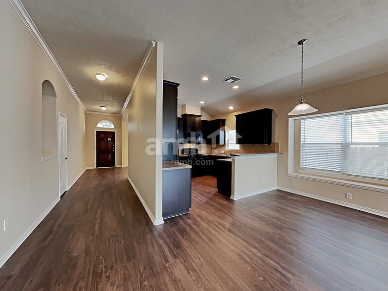 Building Photo - 28914 Hidden Lake Ct