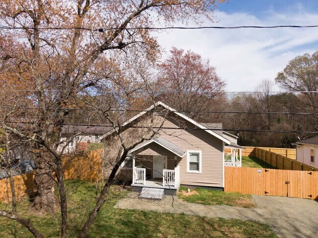 Building Photo - 305 Caswell St
