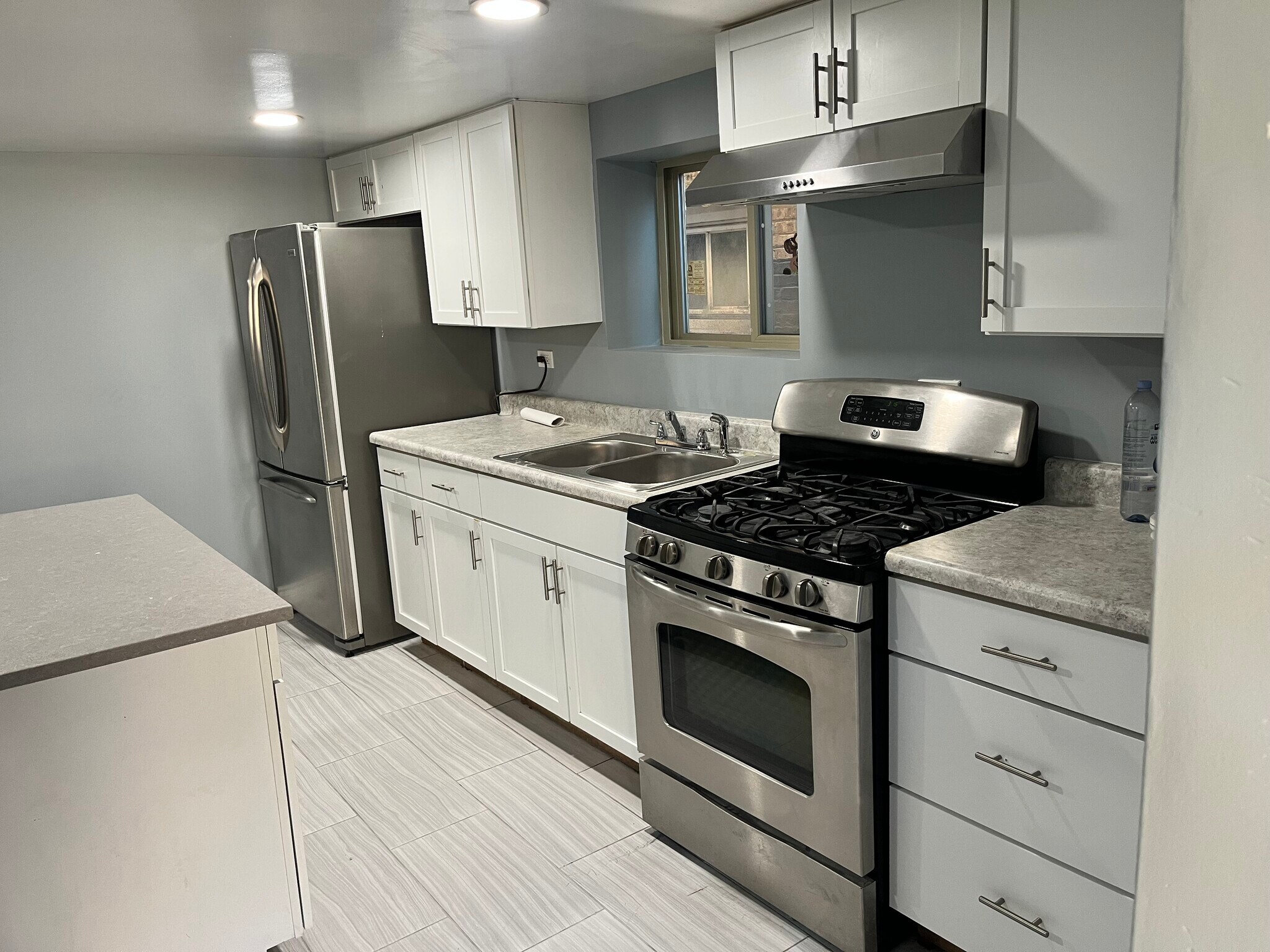 Building Photo - 6222 S Albany Ave