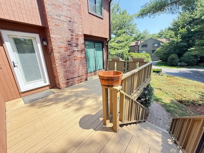 Building Photo - 50 Treetop Park