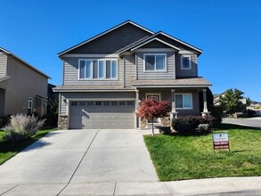 Building Photo - Spacious 3-Bedroom + Bonus Room Home for R...