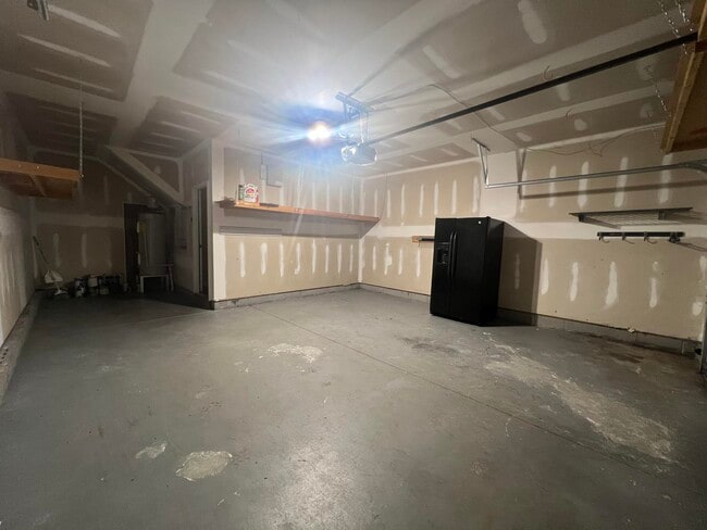 Building Photo - 565 Batty Way