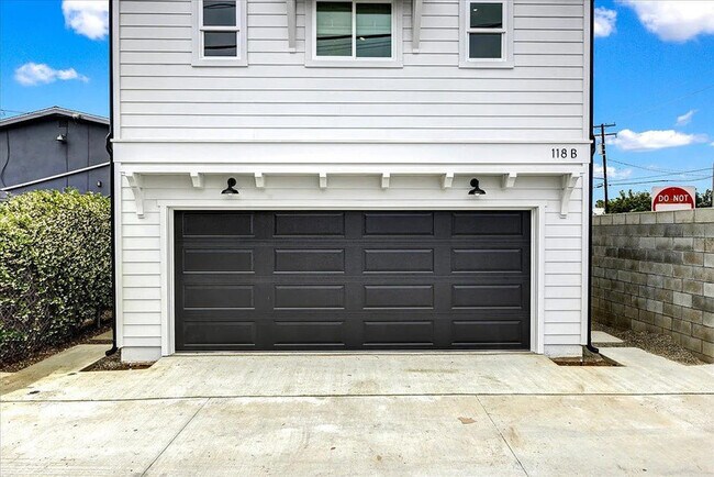 Building Photo - 118 Magnolia St
