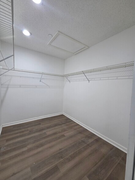 Primary Walk In Closet - 330 NW 67th St