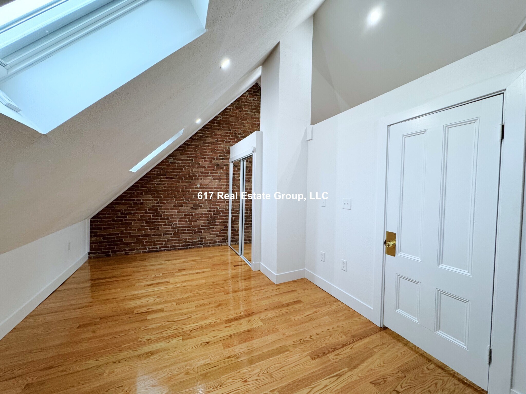 Building Photo - 4 Everett Square