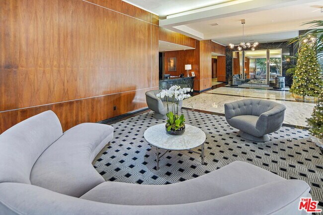 Building Photo - 1100 Alta Loma Rd