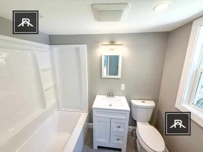 Building Photo - 2 bedroom in Waltham MA 02453