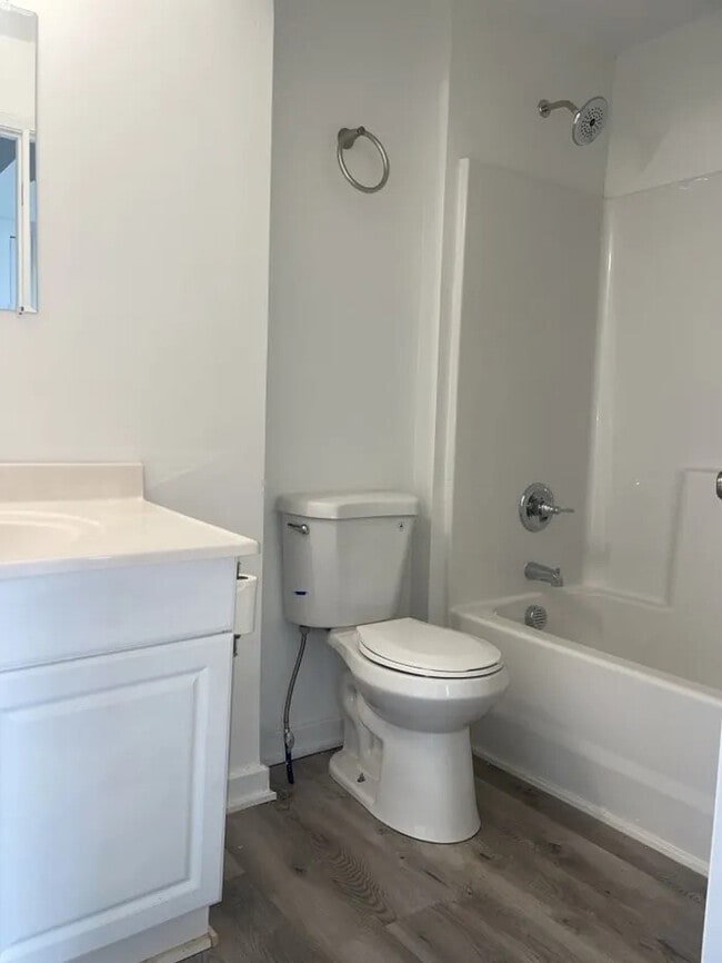 Building Photo - 3 Bedroom 2 Bathroom