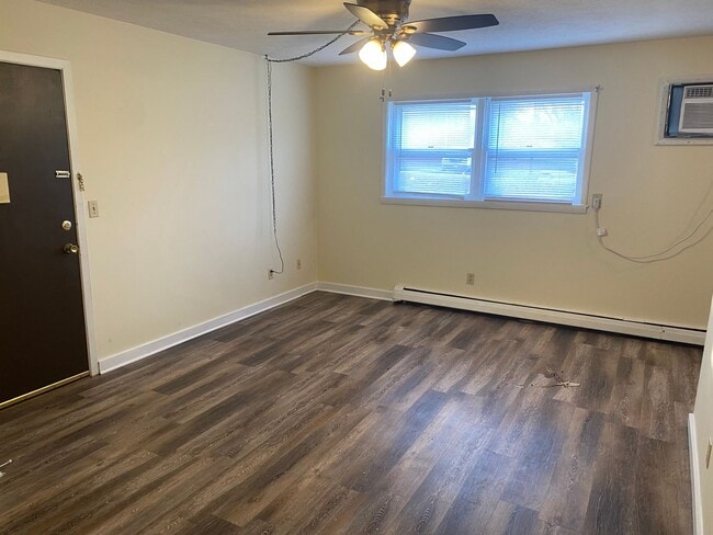 Building Photo - 102 College Park Ct