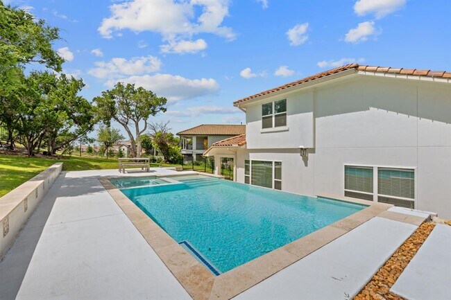 Primary Photo - 104 Majestic Arroyo Way