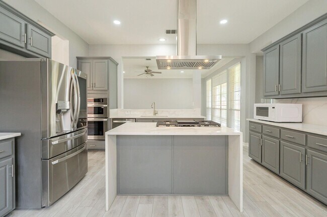 Building Photo - 7728 Saragosa Creek Dr