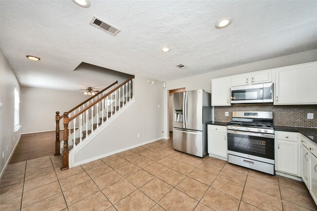 Building Photo - 2602 Desert Sage Dr