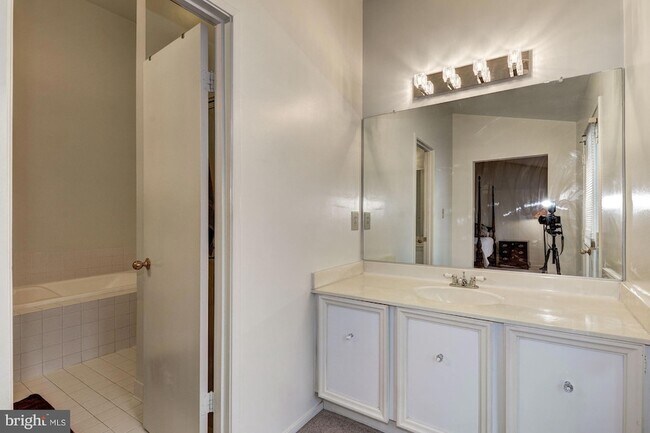 Building Photo - 10849 Whiterim Dr