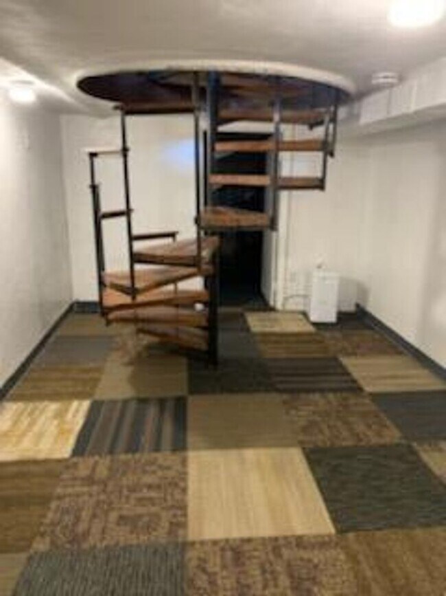 Building Photo - Oakland 2 Bedroom 1 bath house convenient ...