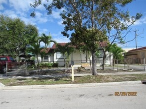 Building Photo - 741 E 8th St
