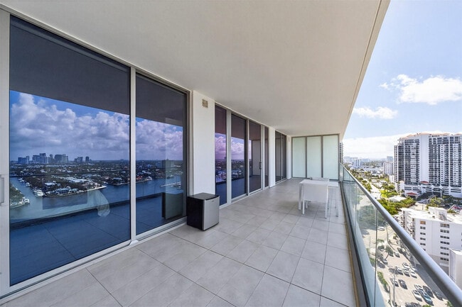 Building Photo - 153 N Seabreeze Blvd