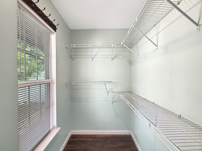 Building Photo - 21 Pine Forest Dr