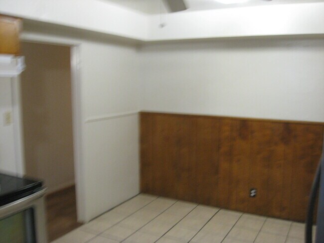 Building Photo - 1213 Park St