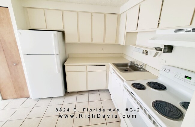 Primary Photo - Great location off Leetsdale/Parker and Florida with lots of amenities such as pool, hot tub, clu...