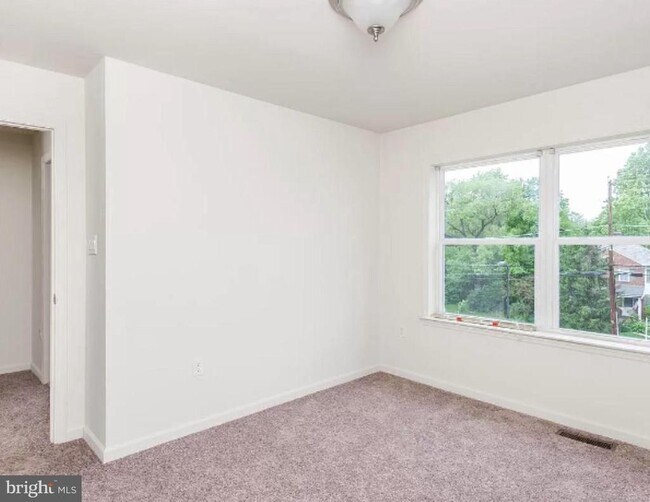 Building Photo - 5235 Crowson Ave