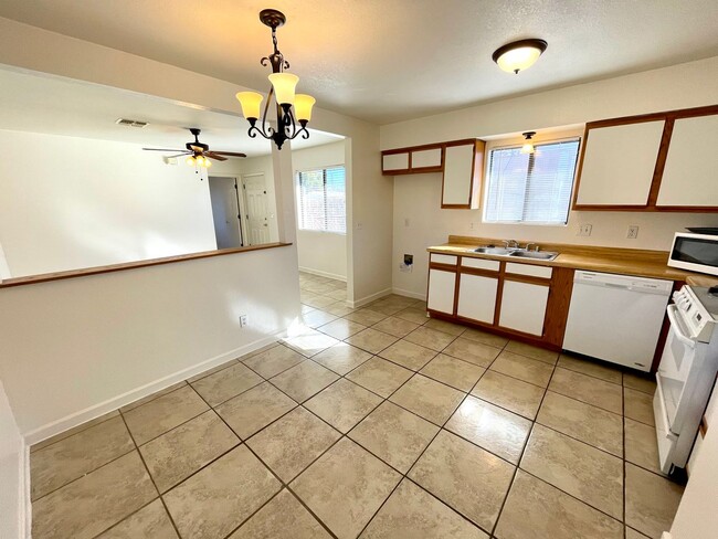 Building Photo - Nice 2 Bedroom Home with Large Yard and Ca...