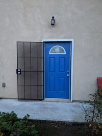 Building Photo - 5819 Bayview Ave