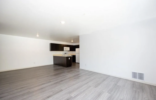 Living Room/Laminate flooring - 35330 Van Born Rd