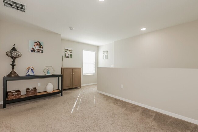 Building Photo - 5548 Summer Sunset Dr