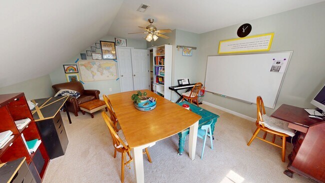 Building Photo - 5 Bedrooms with Golf Course Views in Carol...