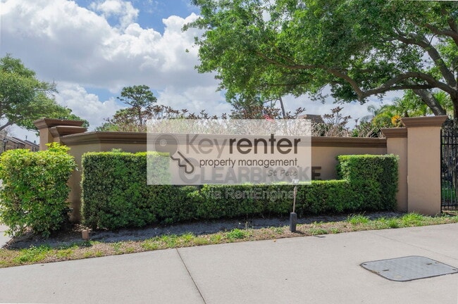 Building Photo - 1833 Clearbrooke Dr