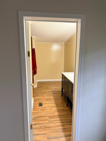 Building Photo - 411 Brogden St