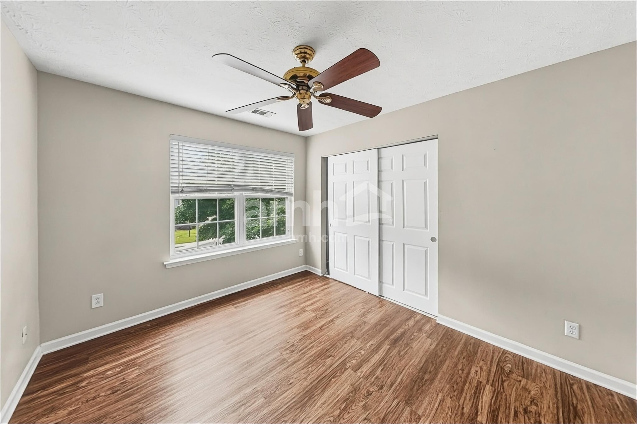 Building Photo - 1244 W Oaks Way